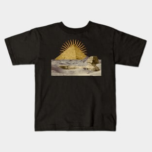 Giza piramid and sphinx with Sun behind Kids T-Shirt